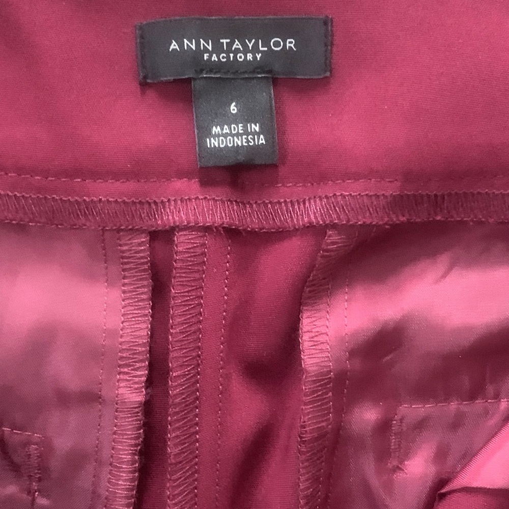 Ann Taylor Factory Cranberry Ankle Pants Button Hem Career Workwear Size 6 - Picture 6 of 6